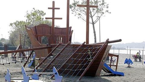 Μία ολοκαίνουρια παιδική χαρά ανοίγει τις πύλες της στην παραλία της Γλυφάδας