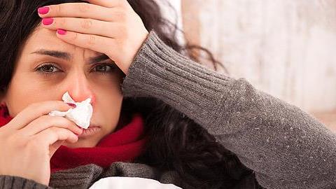Πώς να ανακουφιστείτε απ’ το κρυολόγημα με φυσικούς τρόπους 
