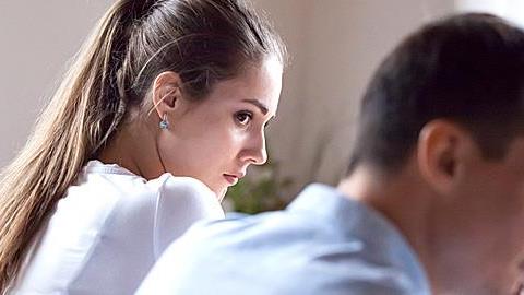 Μετά τη γέννηση της κόρης μας, έχουμε απομακρυνθεί τελείως με τον άντρα μου. Πώς να το διαχειριστώ;