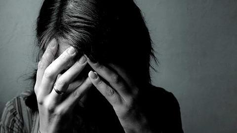 Τα ψυχοσωματικά συμπτώματα της κατάθλιψης που δεν πρέπει να αγνοούμε