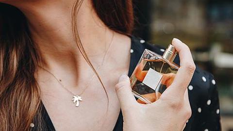 10 κόλπα για να μυρίζετε πάντα υπέροχα