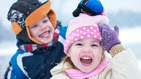 Πώς να κρατάτε το παιδί ζεστό και στεγνό το χειμώνα στο σχολείο