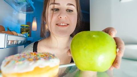 Τι τρώει ένας διατροφολόγος πριν τον ύπνο