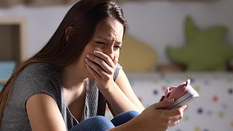 Ένα κοριτσάκι 17 μηνών πέθανε από ασφυξία ενώ κοιμόταν στο κάθισμα του αυτοκινήτου