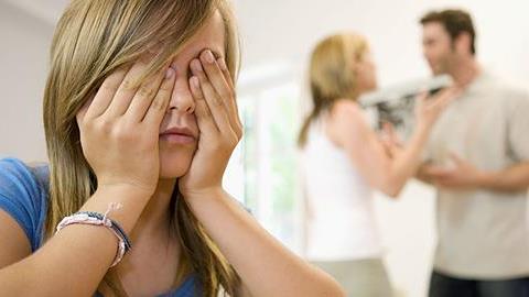 «Μαμά, μπαμπά θεωρώ ότι είστε υπέροχοι γονείς αλλά κακοί σύζυγοι» η εξομολόγηση μιας 19χρονης