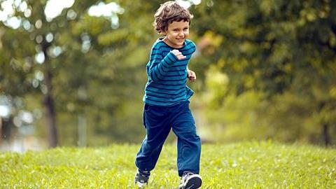 Ο 8χρονος γιος μου είναι πολύ ζωηρός και δεν ηρεμεί με τίποτα. Θα τον βοηθήσει κάποια δραστηριότητα;