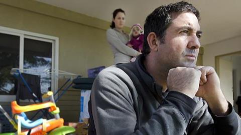 Ο άντρας μου δεν μπορεί να ξεπεράσει τον θάνατο του πατέρα του. Θέλω να τον στηρίξω αλλά κι εμένα μ’ έχει καταβάλλει όλο αυτό.