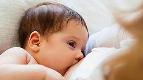 Θέλω να αποθηλάσω όμως ο 20 μηνών γιος μου φωνάζει και κλαίει. Τι να κάνω;