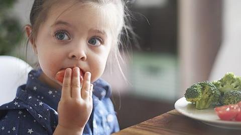 Τι πρέπει να τρώει το παιδί για καλύτερες επιδόσεις στο σχολείο