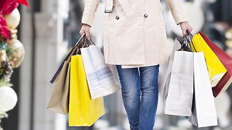 Πότε αρχίζει το εορταστικό ωράριο και ποιες Κυριακές θα είναι ανοιχτά τα μαγαζιά