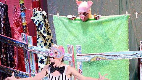 Κερδίστε 5 διπλές προσκλήσεις για την παράσταση «Η Φάρμα του Διαδικτύου» στις 21/4