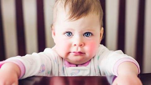 Μέχρι ποια ηλικία είναι καλό να κοιμούνται τα παιδιά στην κούνια