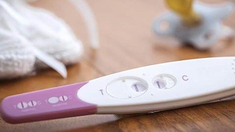 Μπορεί να έχω μείνει έγκυος έπειτα από ελεύθερη επαφή με τον σύντροφό μου ενώ γέννησα μόλις πριν 4 μήνες;