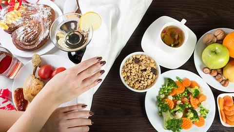 Διατροφή πριν τις γιορτές: Τι να φάτε πριν τη χριστουγεννιάτικη κραιπάλη