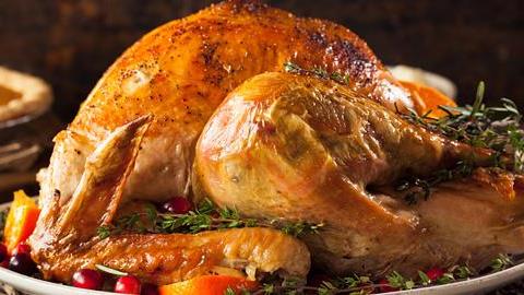 «Η συνταγή που μου έλυσε τα χέρια»: 4 μαμάδες μοιράζονται την πιο δοκιμασμένη τους γιορτινή συνταγή