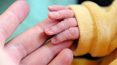 Υπάρχει τεστ πατρότητας που γίνεται μόνο με τη λήψη αίματος;