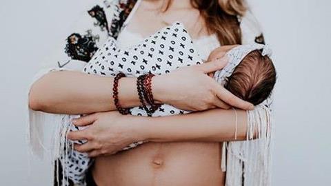 Η ομορφιά της μητρότητας μετά τον τοκετό