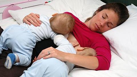 Διπλό «βάσανο»: Η ζωή με τα δίδυμα μέσα από 12 φωτογραφίες