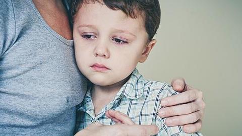 Είναι σωστό να παρευρεθεί ο 8,5 ετών ανιψιός μου στην κηδεία του πατέρα του;