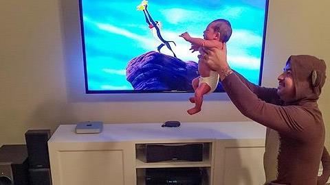 Οι μπαμπάδες... μένουν για πάντα παιδιά: 10 φωτογραφίες βγαλμένες από τη ζωή μας