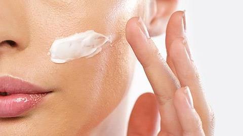 Πώς να εφαρμόζετε σωστά την κρέμα προσώπου
