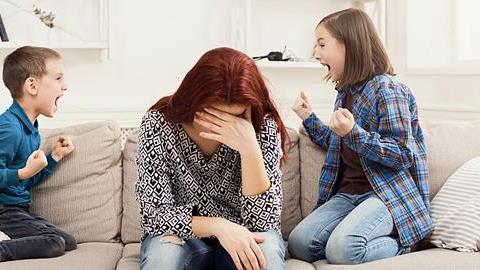 Τι δεν πρέπει να κάνετε όταν τα παιδιά τσακώνονται μεταξύ τους