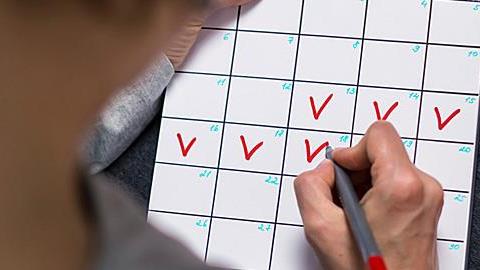  Πότε επιστρέφει η περίοδος μετά τον τοκετό και τι να περιμένετε τους πρώτους μήνες