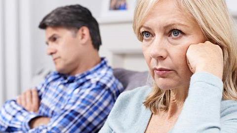 Ο γάμος μου περνάει κρίση και ο σύζυγός μου μάλλον με απατάει. Τι να κάνω;