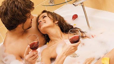 Άγιος Βαλεντίνος: 5 ρομαντικά δώρα για να κάνετε έκπληξη στον σύντροφό σας