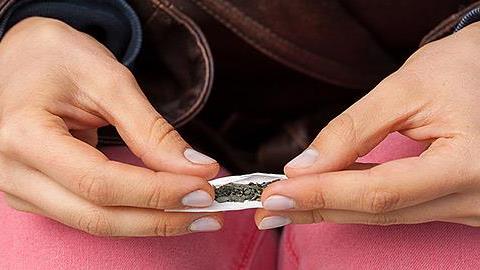 Γιατί η κάνναβη δεν είναι τόσο ακίνδυνη όσο πιστεύουν οι έφηβοι