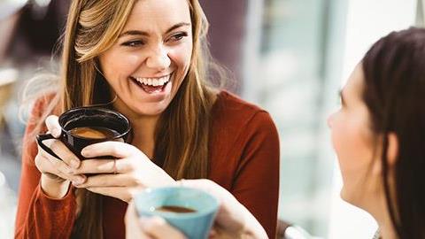 Γιατί πρέπει να βλέπεις τις φίλες σου 2 φορές την εβδομάδα ακόμα κι αν είσαι μαμά