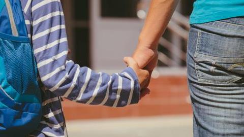 «Η πρώτη φορά που ο γιος μου δεν με αγκάλιασε όταν τον άφησα στο σχολείο»