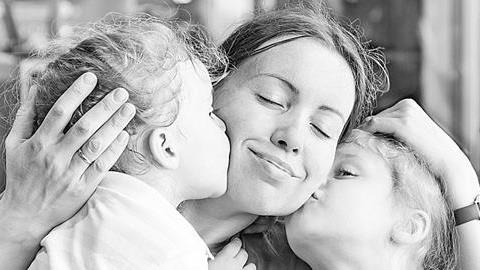 Μπορούμε να αγαπήσουμε τον εαυτό μας όπως αγαπάμε τα παιδιά μας; 