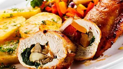 Tι είναι η μπαλοτίνα που φτιάχνουν συνέχεια στο Master Chef και πώς θα την κάνετε