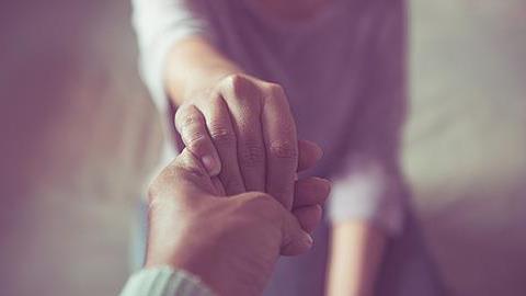 Τι χρειάζεται να ακούει κάθε μαμά όταν νιώθει πως δεν τα καταφέρνει 