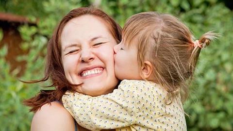 Πώς πρέπει να συμπεριφερόμαστε στα παιδιά (ακόμη κι αν δεν έχουμε δικά μας) 