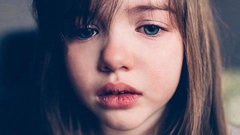 H κόρη μου είναι 8 χρονών και δεν θέλει να πάει τουαλέτα με αποτέλεσμα να λερώνεται το εσώρουχό της. Τι να κάνω;