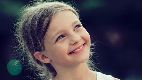 Πώς θα μάθετε το παιδί να αγαπάει τον εαυτό του