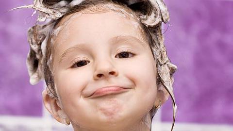 Πώς να κάνει το παιδί μπάνιο μόνο του με ασφάλεια