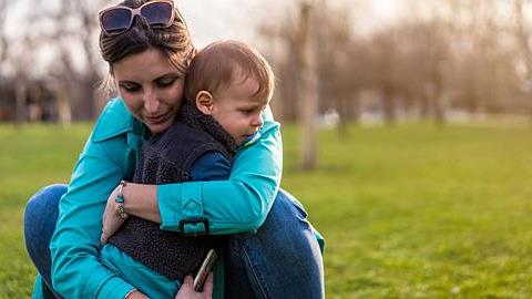 «Ήθελα να είμαι η τέλεια μαμά, αλλά έχασα τον εαυτό μου»