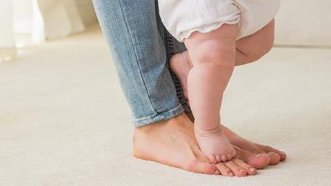 Τα βασικά θέματα ανάπτυξης στη βρεφική ηλικία που απασχολούν τους νέους γονείς