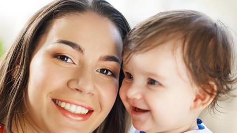  «Έγινα μαμά στα 20 και δεν το μετανιώνω»