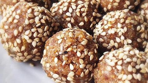 3 απλά μεν, πεντανόστιμα δε γλυκά με ταχίνι 