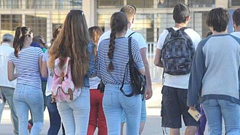 Στις 9 προτείνεται να ξεκινούν τα μαθήματα σε Γυμνάσια και Λύκεια από τη νέα χρονιά