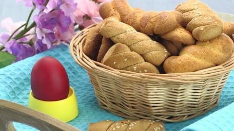 Πώς να φτιάξετε πεντανόστιμα πασχαλινά κουλουράκια