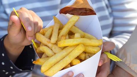 Πώς να περιορίσετε το αλάτι στη διατροφή του παιδιού