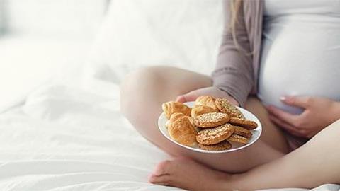 Είμαι έγκυος στον τέταρτο μήνα. Ποιες τροφές πρέπει να αποφεύγω;