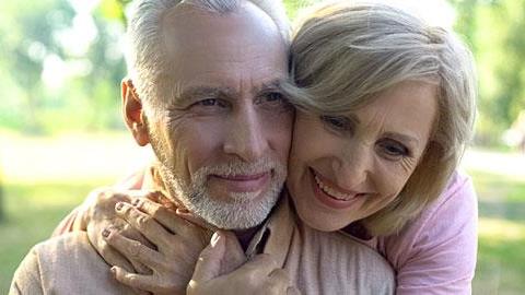 Υπάρχουν 5 στάδια σε μία σχέση, αλλά μόνο τα δεμένα ζευγάρια ξεπερνούν το 3ο