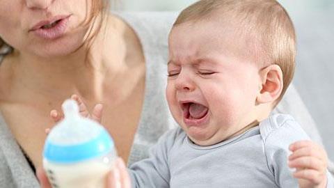 Πώς θα κάνω το μωρό μου να δεχτεί το ξένο γάλα;