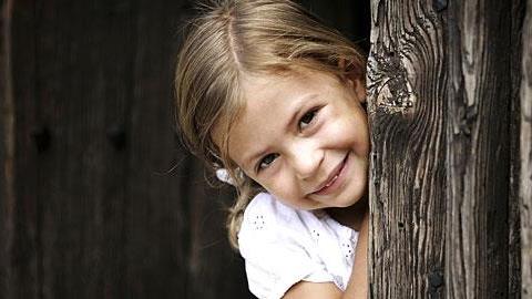 Ο καινούριος μου σύντροφος θέλει να γνωρίσει το παιδί μου αλλά έχω αμφιβολίες. Πόσο πρέπει να περιμένω;